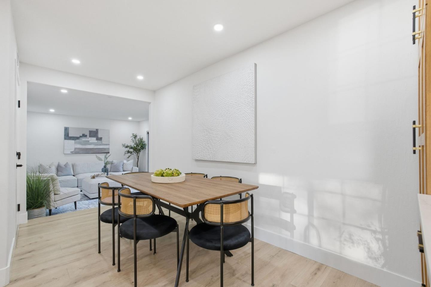 Detail Gallery Image 6 of 55 For 1666 Center Ridge Dr, San Jose,  CA 95121 - 4 Beds | 2 Baths