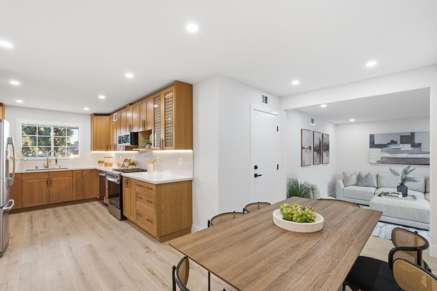 Detail Gallery Image 7 of 55 For 1666 Center Ridge Dr, San Jose,  CA 95121 - 4 Beds | 2 Baths