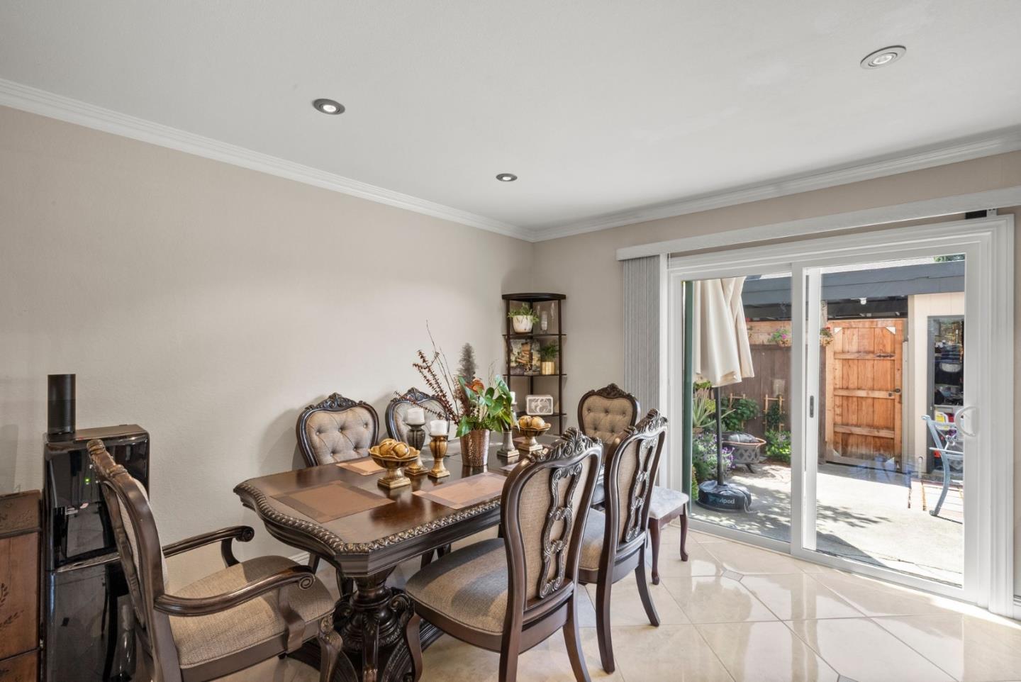 Detail Gallery Image 11 of 24 For 1384 N Loop Dr, San Jose,  CA 95126 - 3 Beds | 2/1 Baths