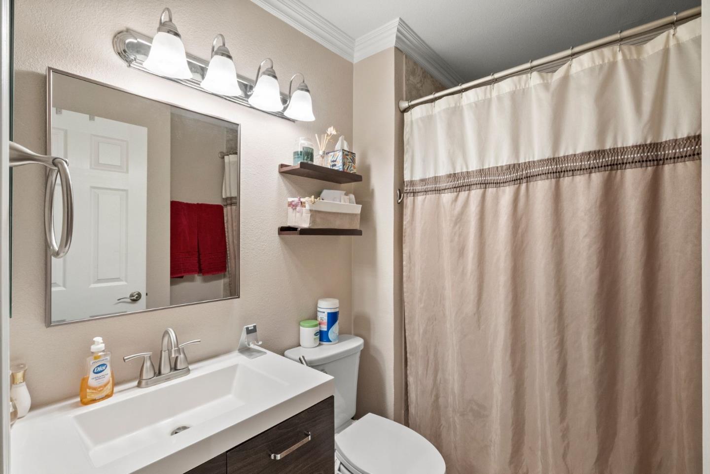 Detail Gallery Image 14 of 24 For 1384 N Loop Dr, San Jose,  CA 95126 - 3 Beds | 2/1 Baths