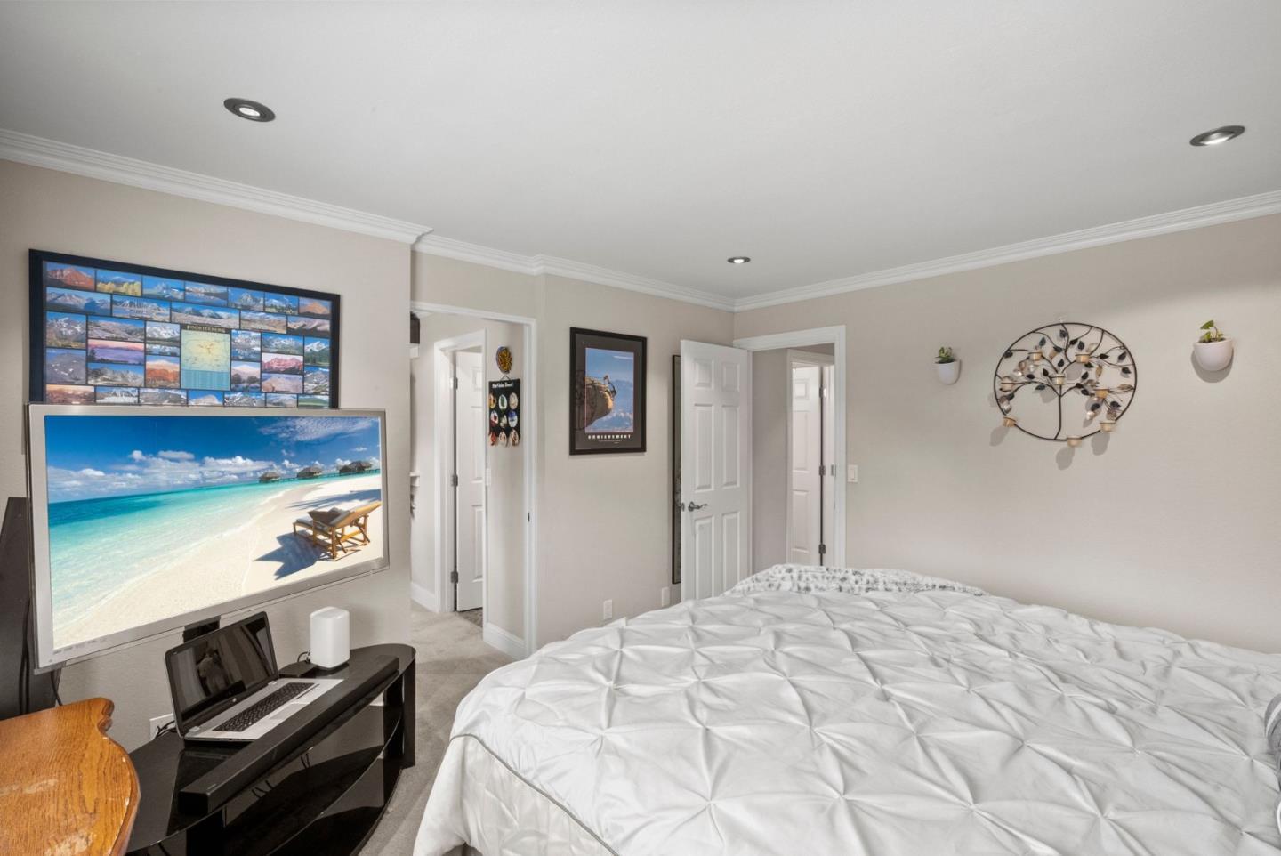 Detail Gallery Image 19 of 24 For 1384 N Loop Dr, San Jose,  CA 95126 - 3 Beds | 2/1 Baths