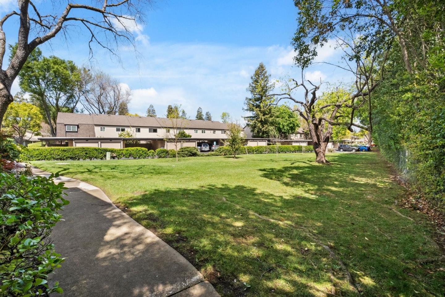 Detail Gallery Image 22 of 24 For 1384 N Loop Dr, San Jose,  CA 95126 - 3 Beds | 2/1 Baths