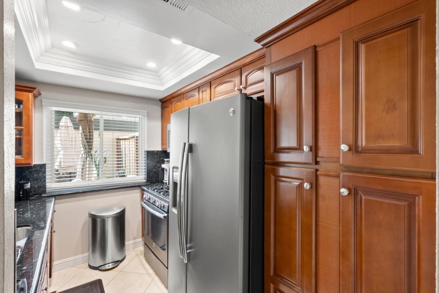 Detail Gallery Image 6 of 24 For 1384 N Loop Dr, San Jose,  CA 95126 - 3 Beds | 2/1 Baths