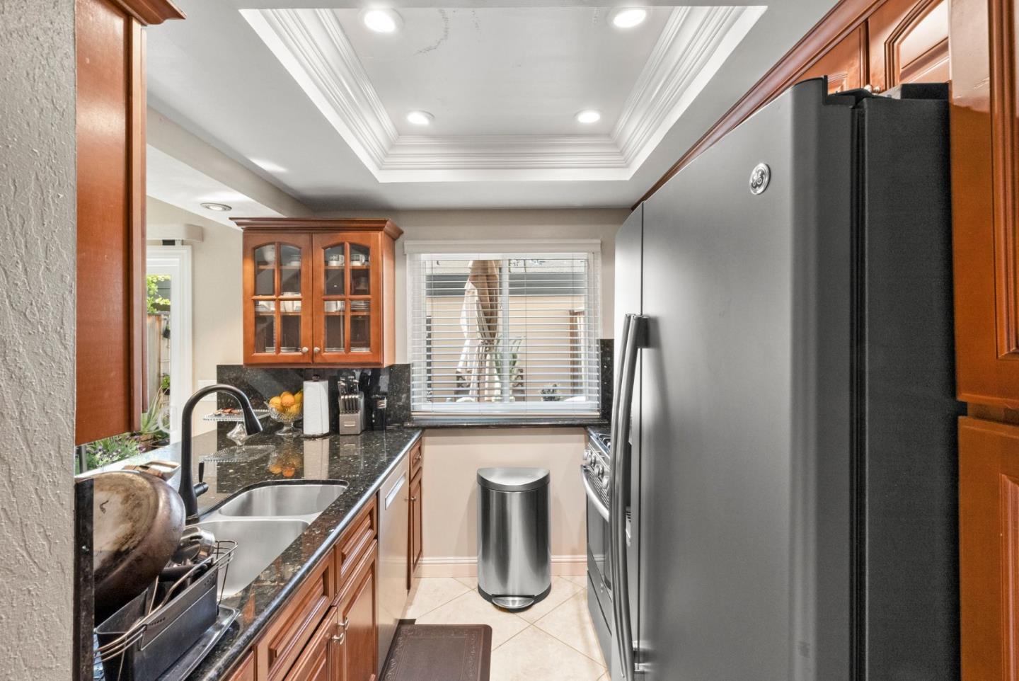 Detail Gallery Image 7 of 24 For 1384 N Loop Dr, San Jose,  CA 95126 - 3 Beds | 2/1 Baths