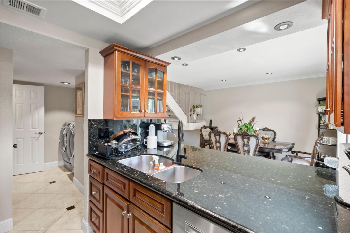 Detail Gallery Image 8 of 24 For 1384 N Loop Dr, San Jose,  CA 95126 - 3 Beds | 2/1 Baths