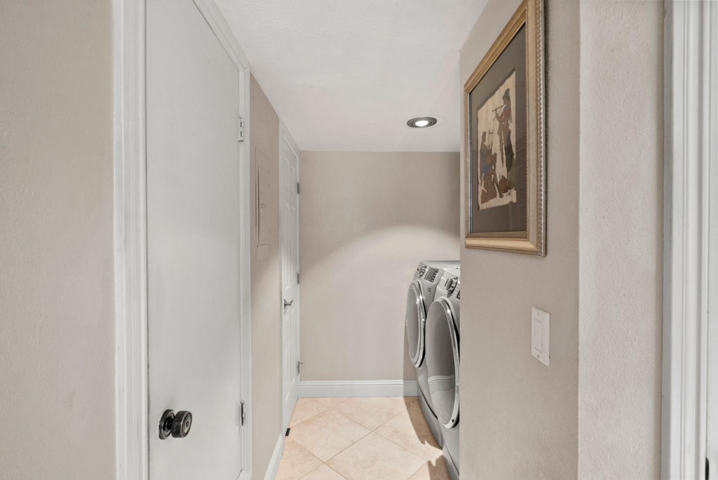 Detail Gallery Image 9 of 24 For 1384 N Loop Dr, San Jose,  CA 95126 - 3 Beds | 2/1 Baths