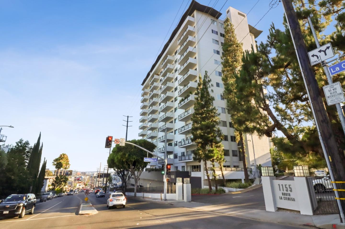 Detail Gallery Image 3 of 24 For 1155 N La Cienega Blvd #1106,  West Hollywood,  CA 90069 - 2 Beds | 2 Baths