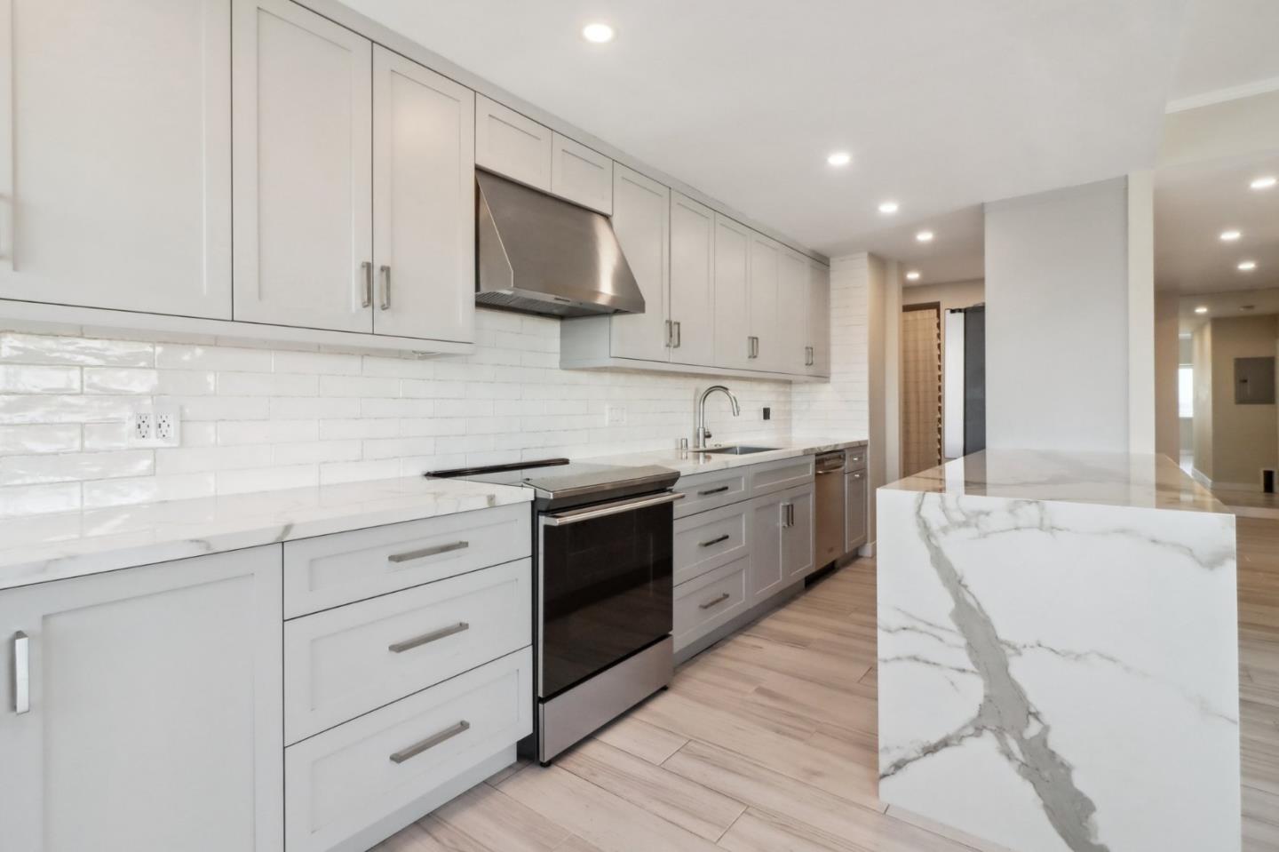 Detail Gallery Image 8 of 24 For 1155 N La Cienega Blvd #1106,  West Hollywood,  CA 90069 - 2 Beds | 2 Baths