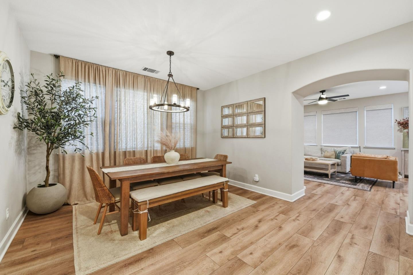 Detail Gallery Image 11 of 49 For 17725 Calle Mazatan, Morgan Hill,  CA 95037 - 4 Beds | 2/1 Baths