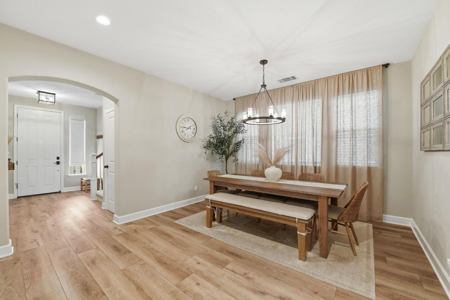 Detail Gallery Image 12 of 49 For 17725 Calle Mazatan, Morgan Hill,  CA 95037 - 4 Beds | 2/1 Baths