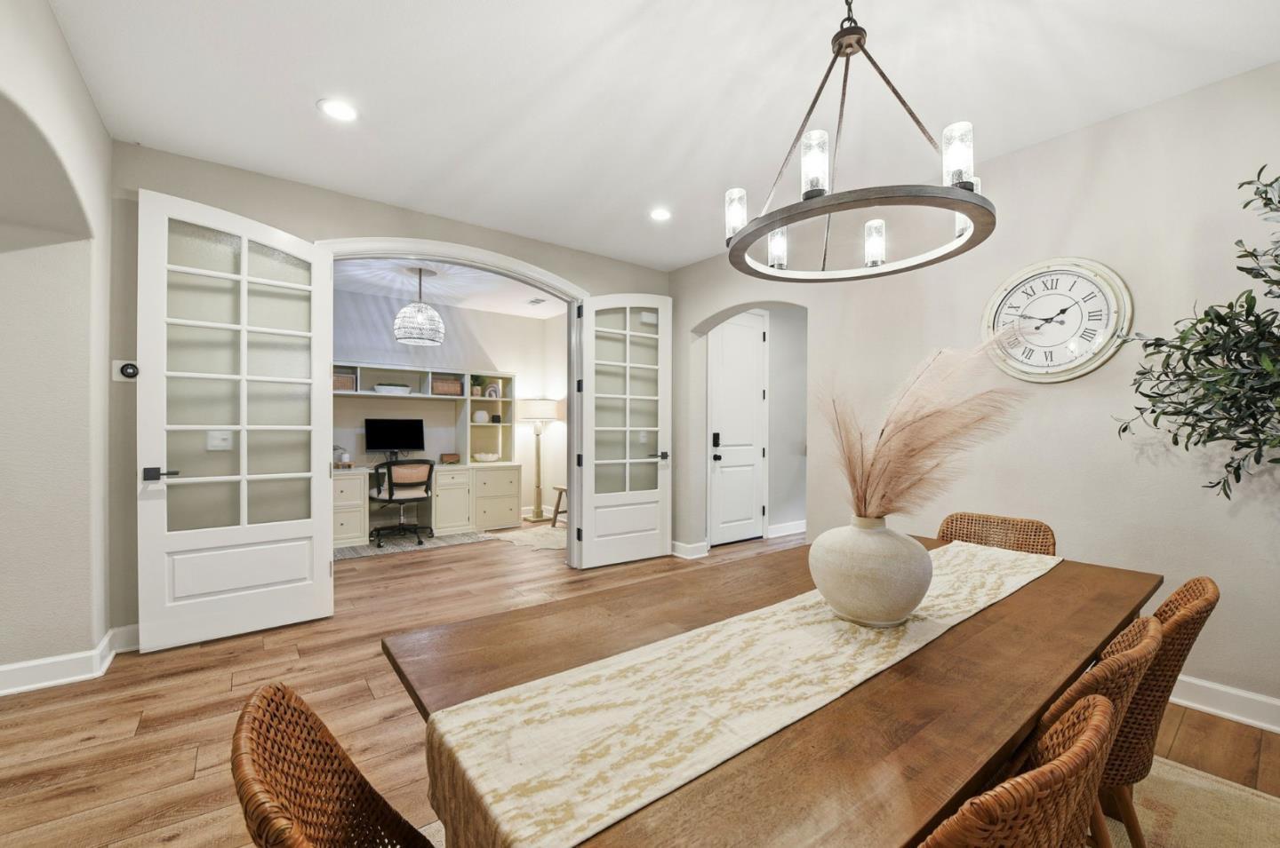 Detail Gallery Image 13 of 49 For 17725 Calle Mazatan, Morgan Hill,  CA 95037 - 4 Beds | 2/1 Baths