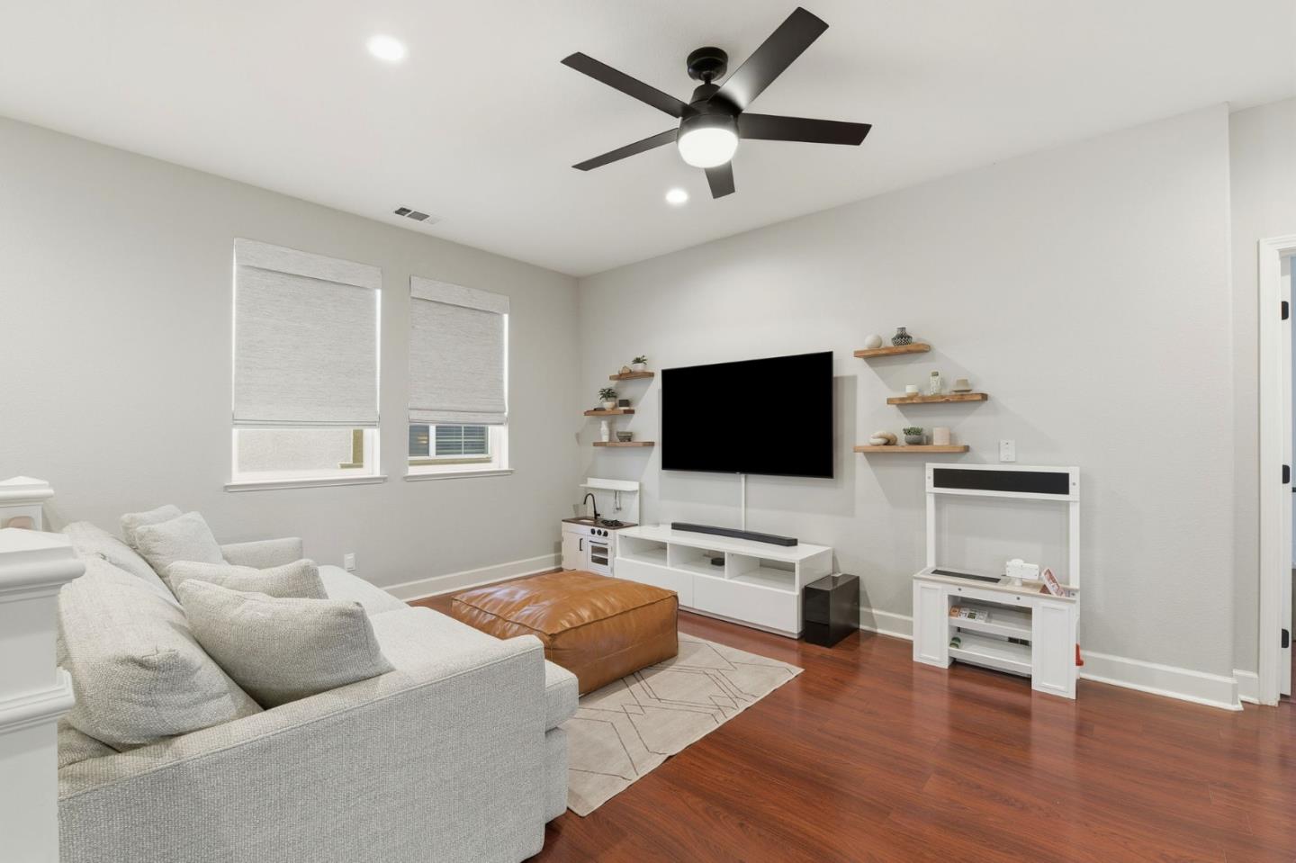 Detail Gallery Image 16 of 49 For 17725 Calle Mazatan, Morgan Hill,  CA 95037 - 4 Beds | 2/1 Baths