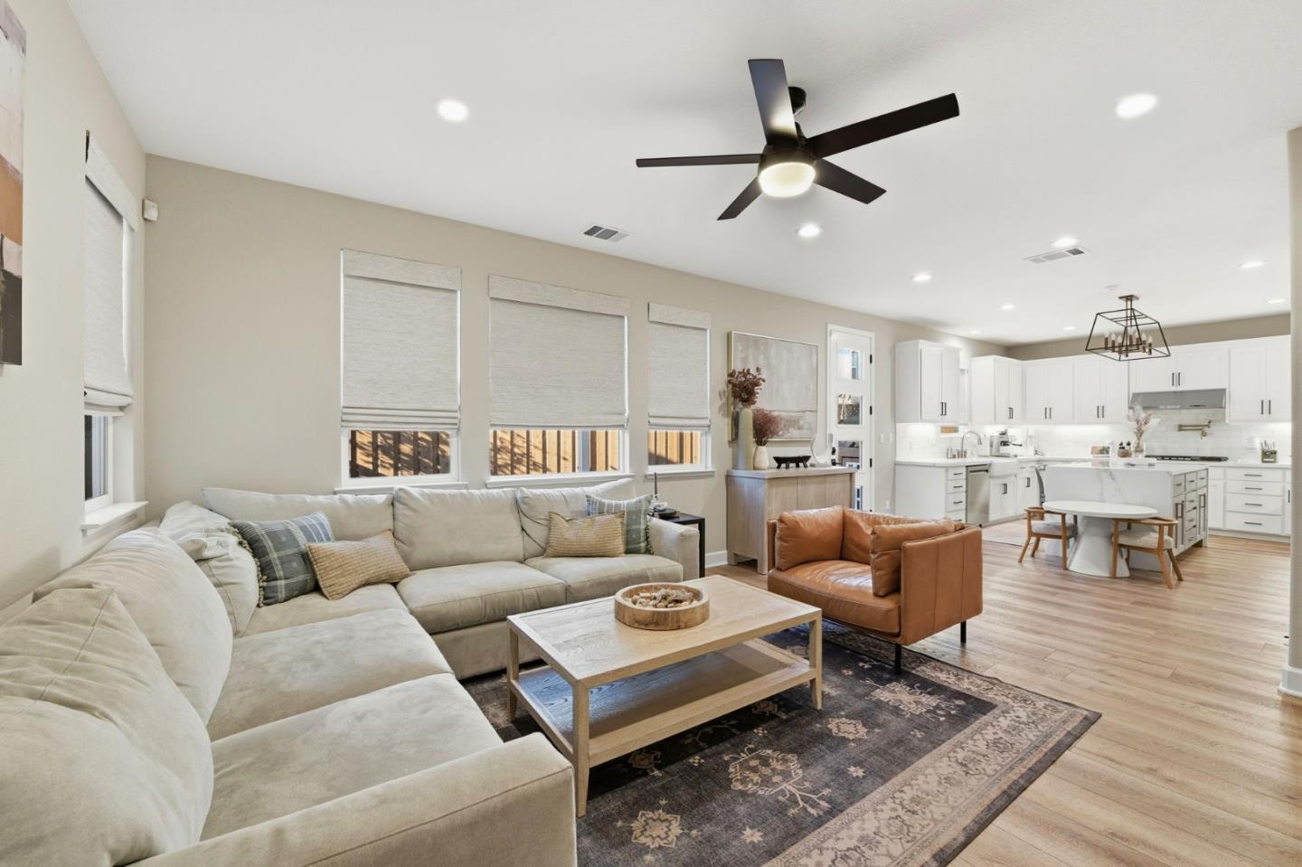 Detail Gallery Image 7 of 49 For 17725 Calle Mazatan, Morgan Hill,  CA 95037 - 4 Beds | 2/1 Baths