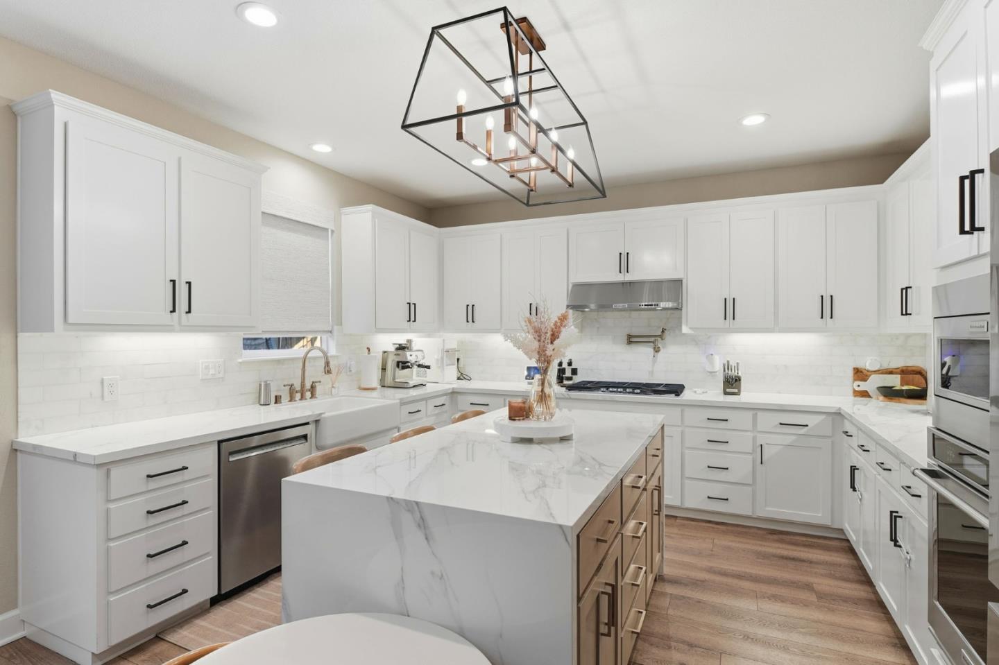 Detail Gallery Image 9 of 49 For 17725 Calle Mazatan, Morgan Hill,  CA 95037 - 4 Beds | 2/1 Baths