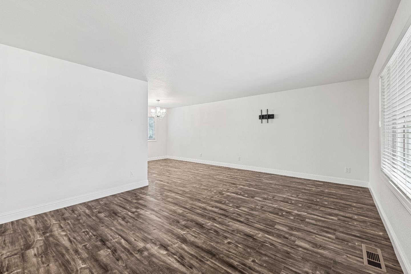 Detail Gallery Image 3 of 26 For 7085 Valley Forge Dr, Gilroy,  CA 95020 - 4 Beds | 2/1 Baths