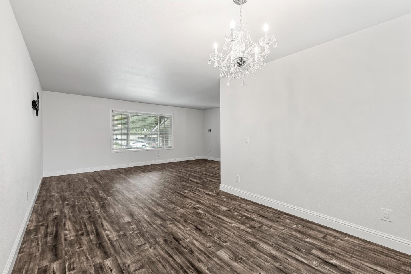 Detail Gallery Image 5 of 26 For 7085 Valley Forge Dr, Gilroy,  CA 95020 - 4 Beds | 2/1 Baths