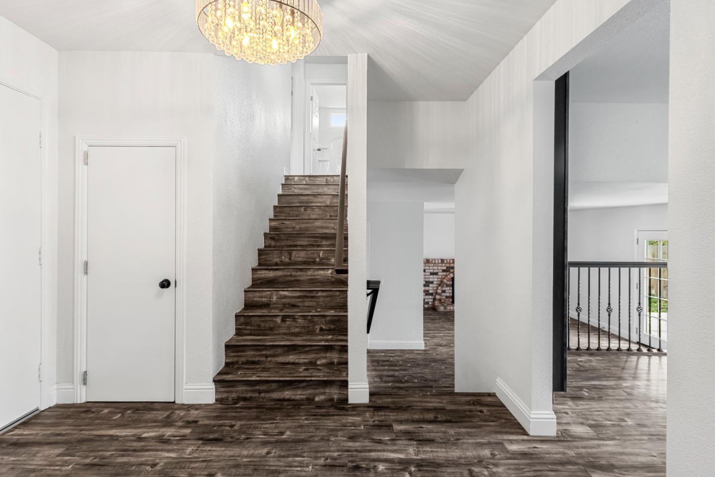 Detail Gallery Image 6 of 26 For 7085 Valley Forge Dr, Gilroy,  CA 95020 - 4 Beds | 2/1 Baths