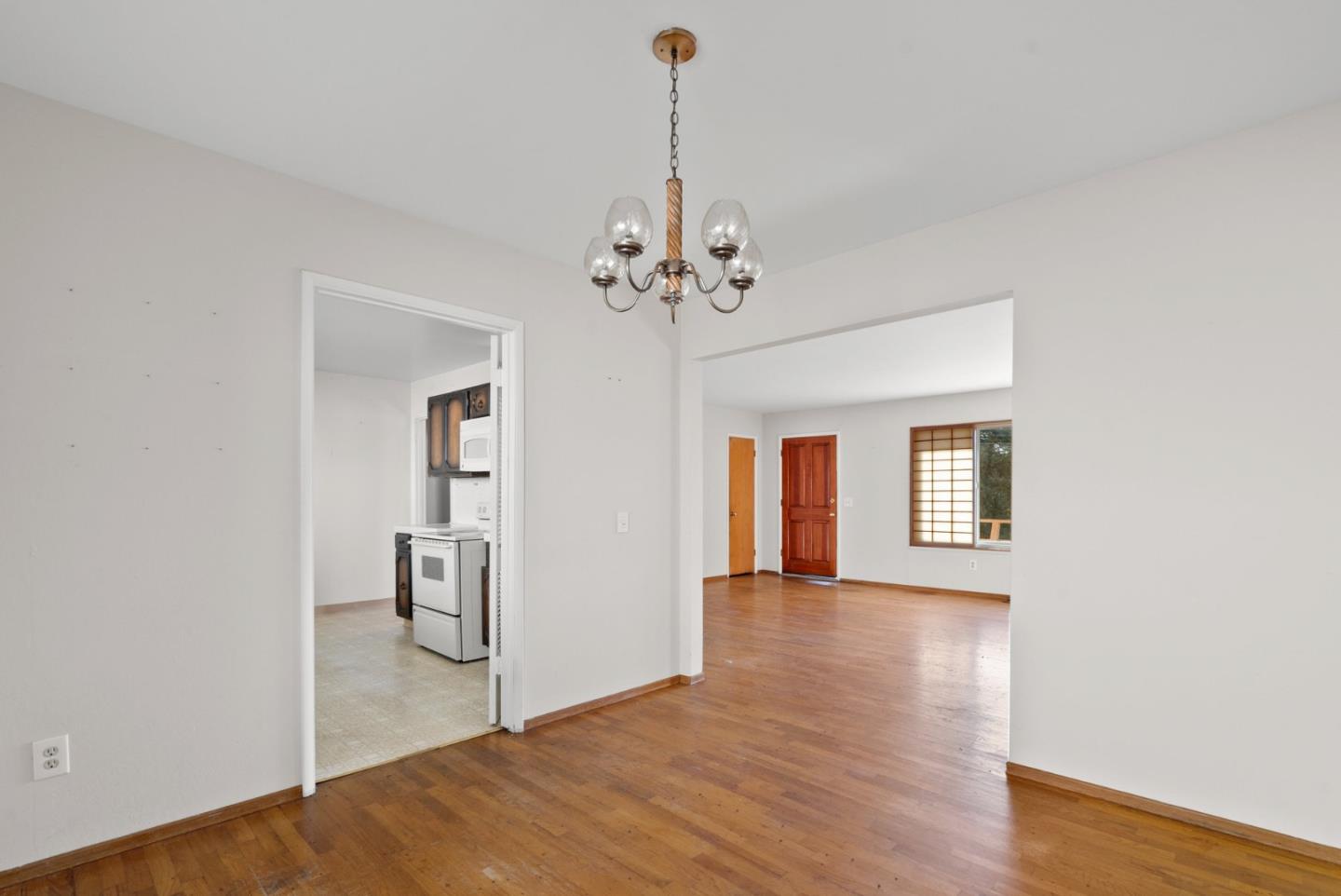 Detail Gallery Image 5 of 20 For 15 Work Ave, Monterey,  CA 93940 - 4 Beds | 3 Baths