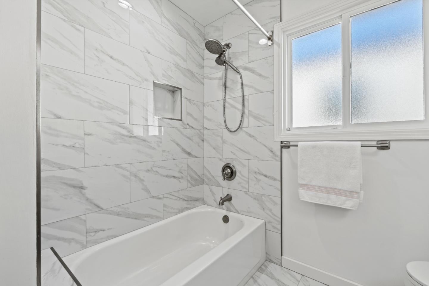 Detail Gallery Image 15 of 25 For 351 Jeter St, Redwood City,  CA 94062 - 3 Beds | 2/1 Baths