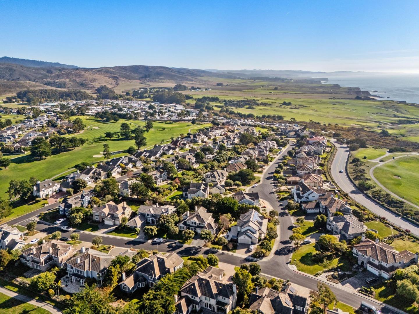 Detail Gallery Image 65 of 68 For 62 Spyglass Ct, Half Moon Bay,  CA 94019 - 5 Beds | 3 Baths