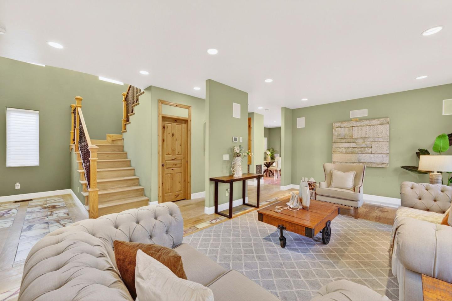 Detail Gallery Image 13 of 52 For 1043 Locust St, San Jose,  CA 95110 - 4 Beds | 3 Baths