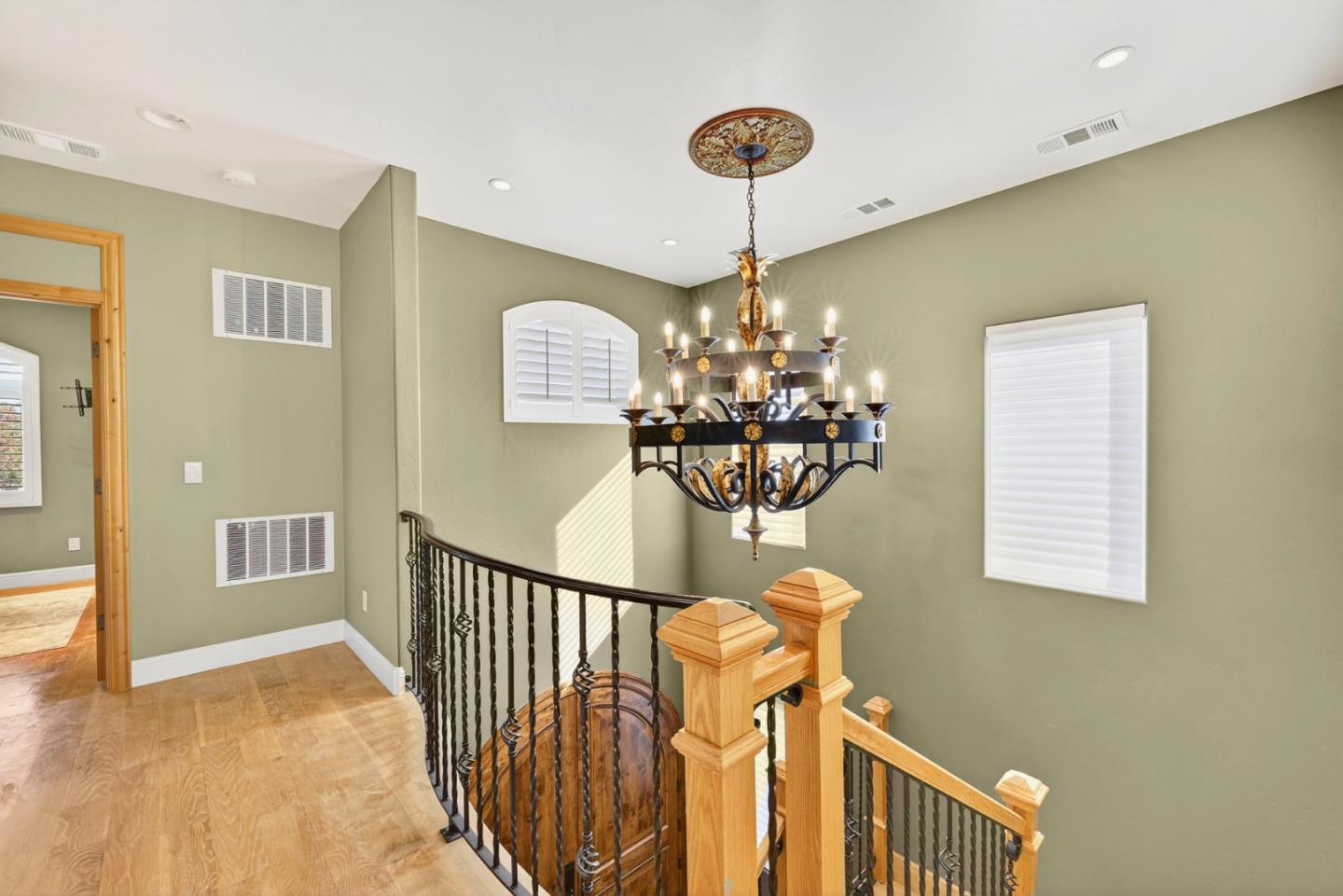 Detail Gallery Image 23 of 52 For 1043 Locust St, San Jose,  CA 95110 - 4 Beds | 3 Baths