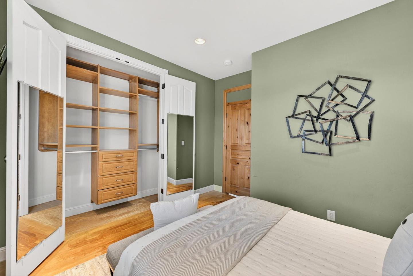 Detail Gallery Image 39 of 52 For 1043 Locust St, San Jose,  CA 95110 - 4 Beds | 3 Baths