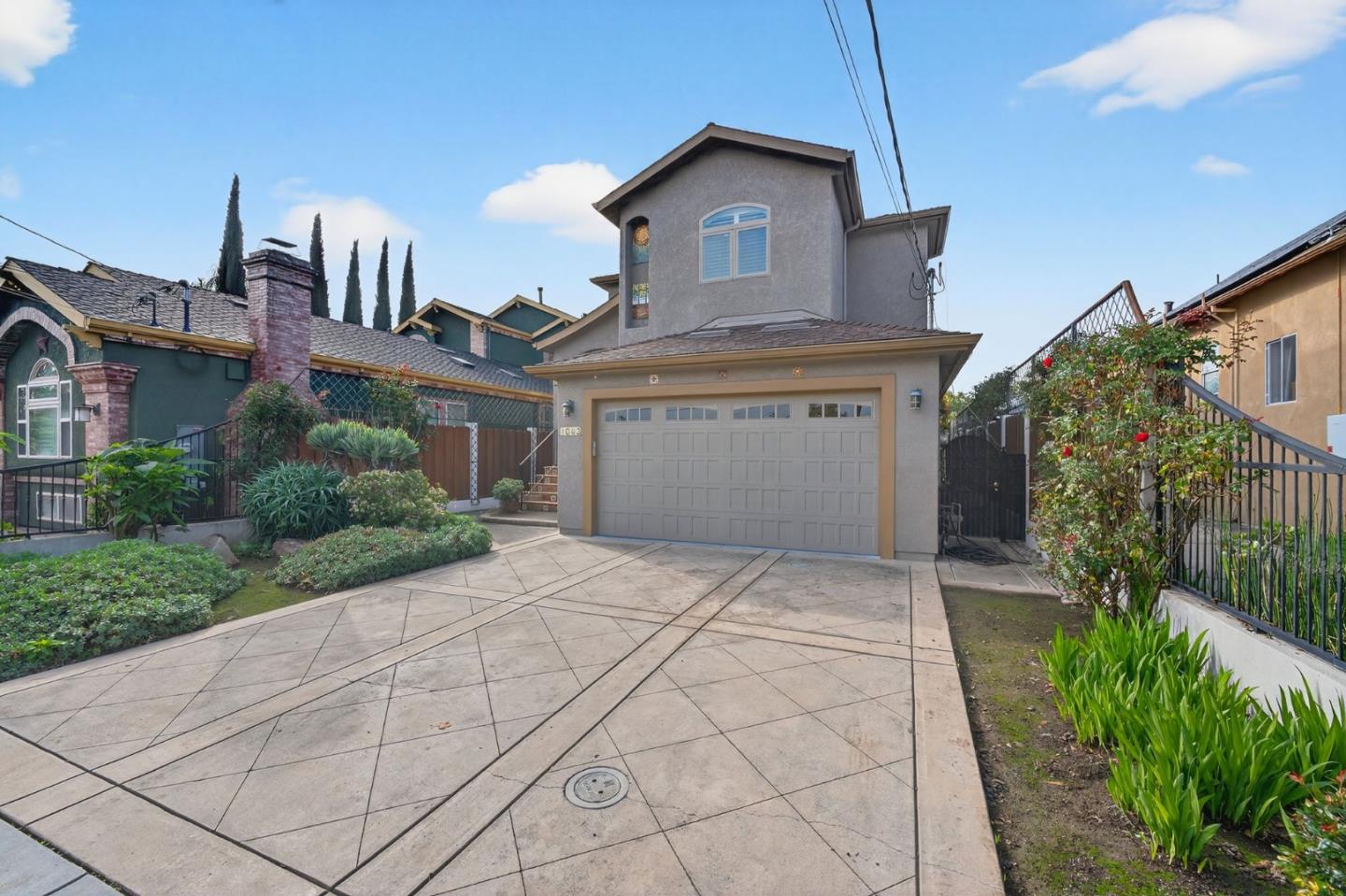 Detail Gallery Image 4 of 52 For 1043 Locust St, San Jose,  CA 95110 - 4 Beds | 3 Baths