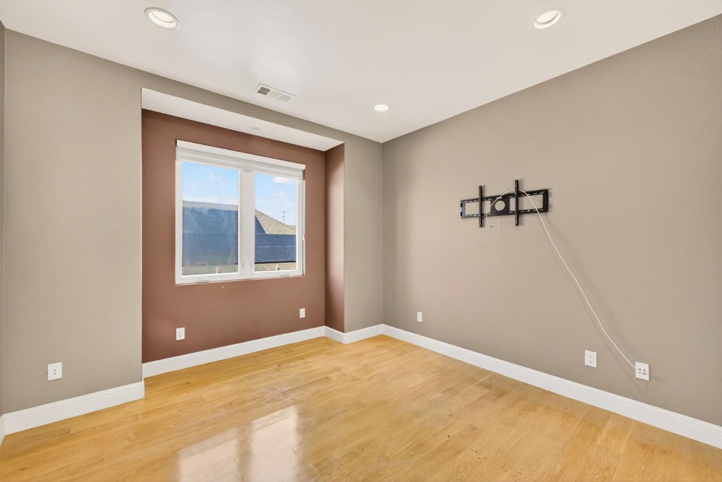 Detail Gallery Image 44 of 52 For 1043 Locust St, San Jose,  CA 95110 - 4 Beds | 3 Baths