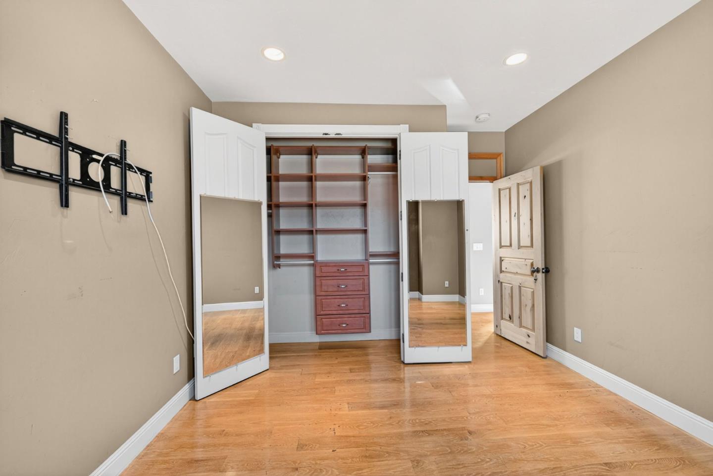 Detail Gallery Image 45 of 52 For 1043 Locust St, San Jose,  CA 95110 - 4 Beds | 3 Baths