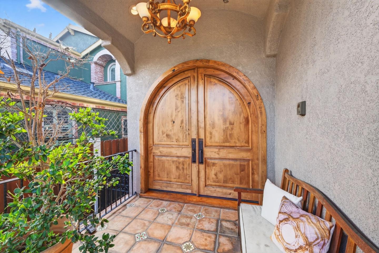 Detail Gallery Image 8 of 52 For 1043 Locust St, San Jose,  CA 95110 - 4 Beds | 3 Baths