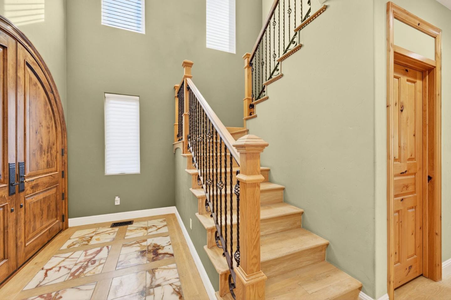 Detail Gallery Image 9 of 52 For 1043 Locust St, San Jose,  CA 95110 - 4 Beds | 3 Baths