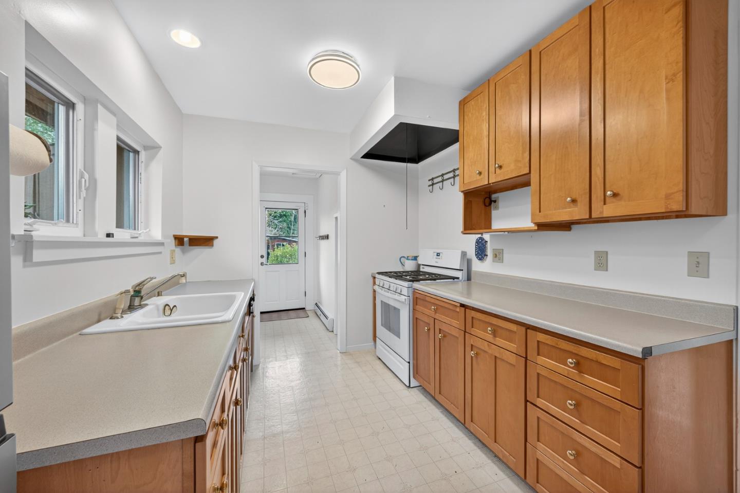 Detail Gallery Image 9 of 50 For 2815 Capitola Ave, Soquel,  CA 95073 - 2 Beds | 1 Baths