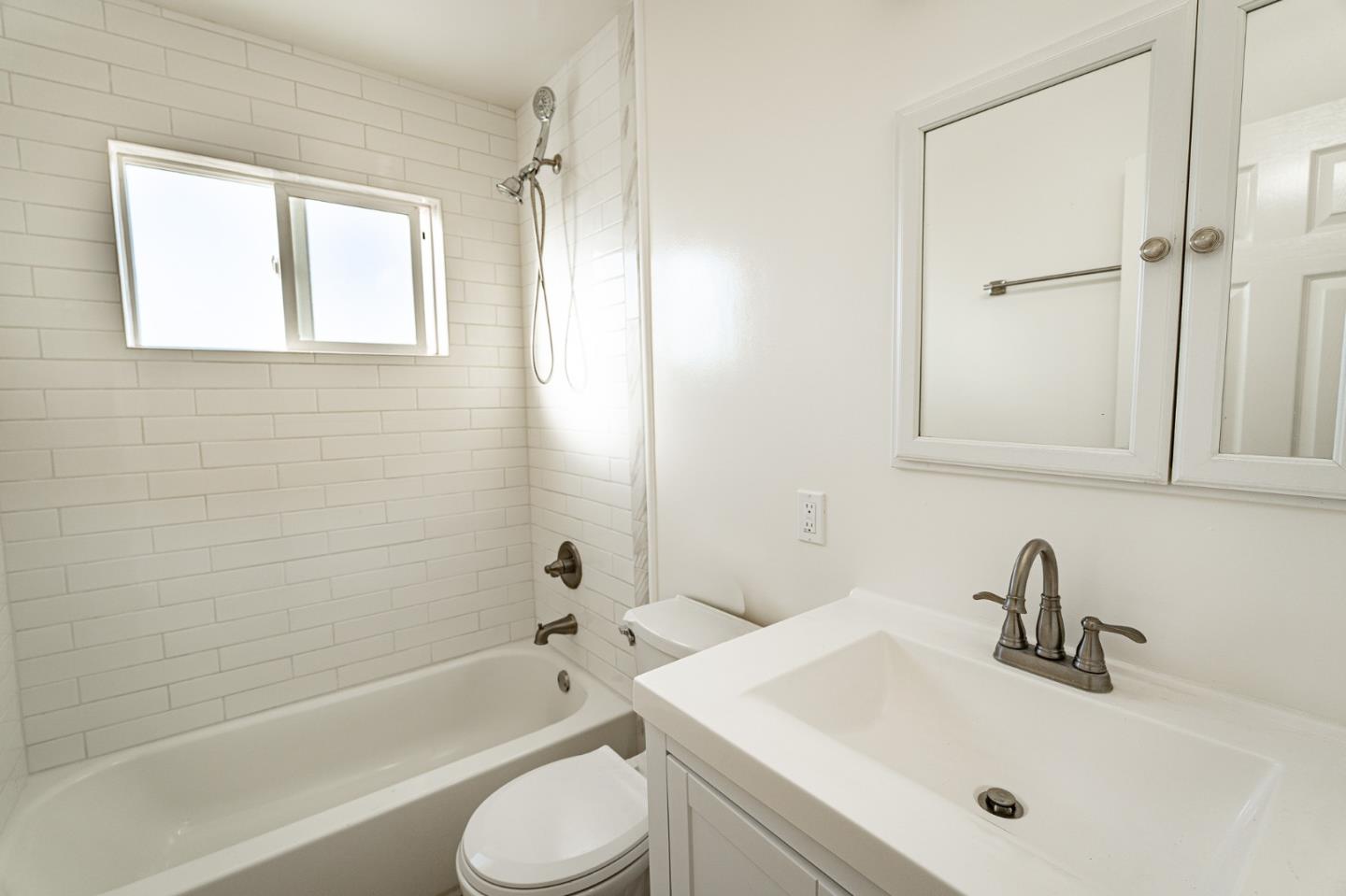 Detail Gallery Image 7 of 16 For 427 Andrew Cir, Marina,  CA 93933 - 3 Beds | 1 Baths