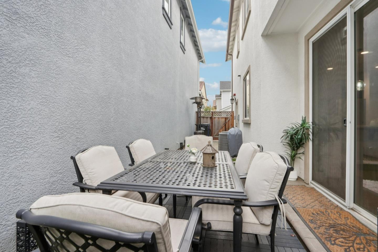 Detail Gallery Image 18 of 38 For 19307 Stonehenge Ln, Marina,  CA 93933 - 3 Beds | 2/1 Baths