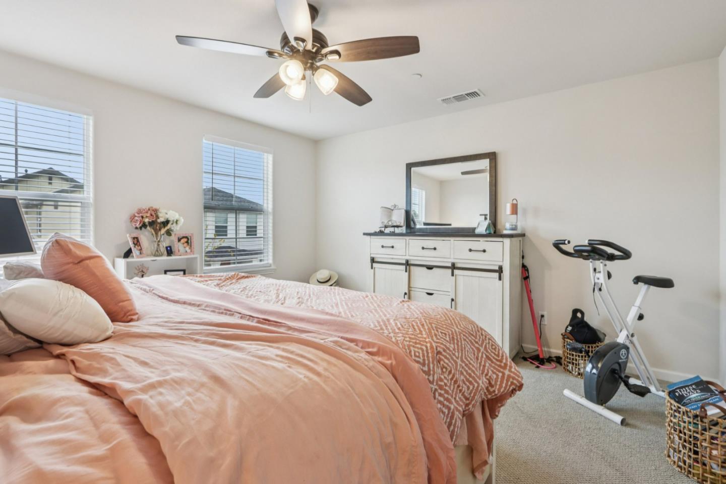 Detail Gallery Image 25 of 38 For 19307 Stonehenge Ln, Marina,  CA 93933 - 3 Beds | 2/1 Baths