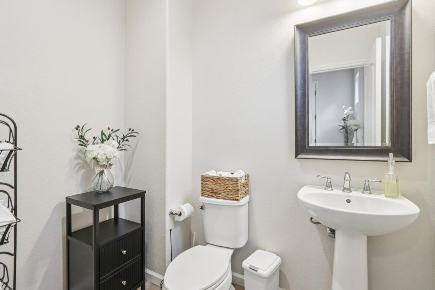 Detail Gallery Image 27 of 38 For 19307 Stonehenge Ln, Marina,  CA 93933 - 3 Beds | 2/1 Baths