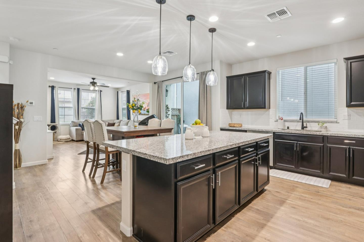 Detail Gallery Image 7 of 38 For 19307 Stonehenge Ln, Marina,  CA 93933 - 3 Beds | 2/1 Baths