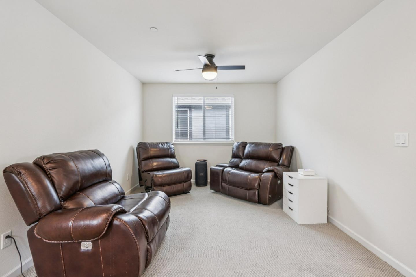 Detail Gallery Image 9 of 38 For 19307 Stonehenge Ln, Marina,  CA 93933 - 3 Beds | 2/1 Baths