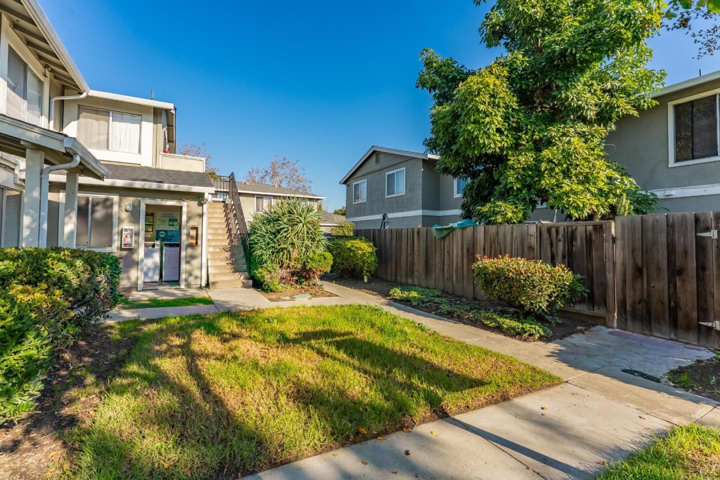 Detail Gallery Image 14 of 27 For 1427 Mcquesten Dr #B,  San Jose,  CA 95122 - 3 Beds | 1/1 Baths