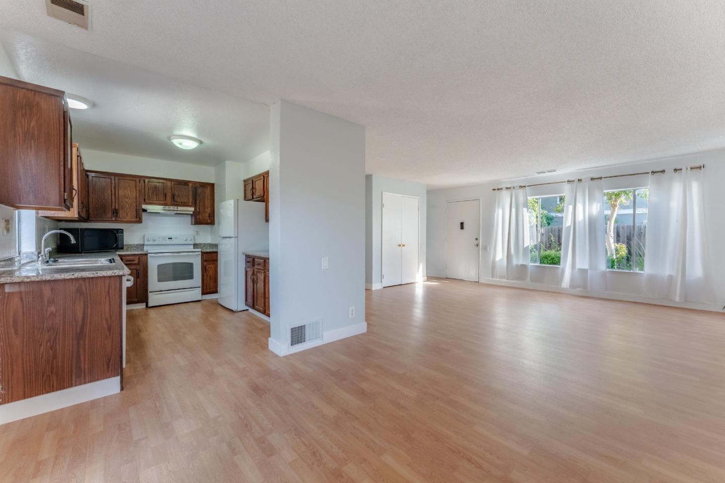 Detail Gallery Image 17 of 27 For 1427 Mcquesten Dr #B,  San Jose,  CA 95122 - 3 Beds | 1/1 Baths