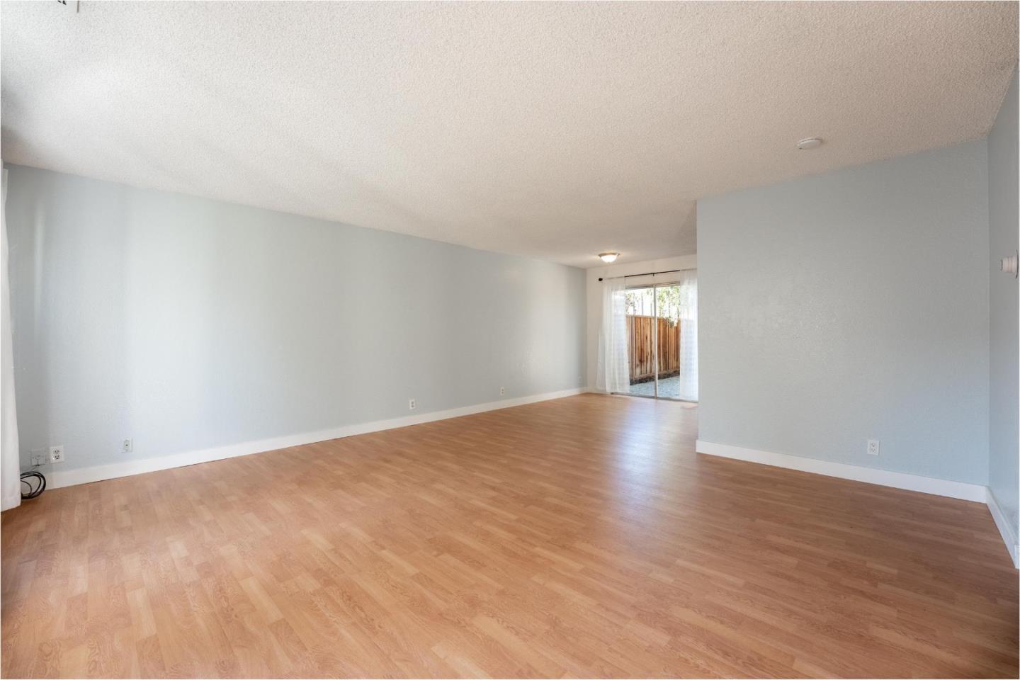 Detail Gallery Image 4 of 27 For 1427 Mcquesten Dr #B,  San Jose,  CA 95122 - 3 Beds | 1/1 Baths