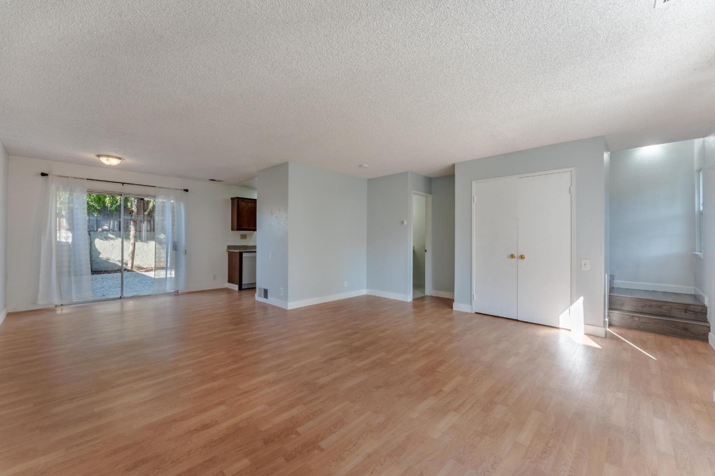 Detail Gallery Image 5 of 27 For 1427 Mcquesten Dr #B,  San Jose,  CA 95122 - 3 Beds | 1/1 Baths