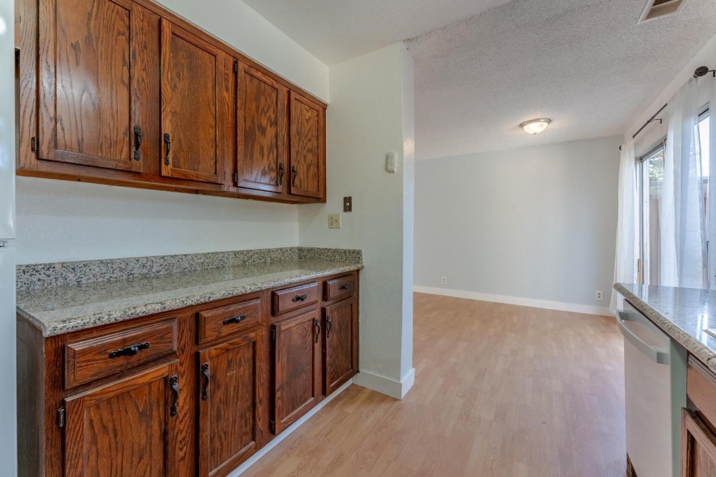 Detail Gallery Image 7 of 27 For 1427 Mcquesten Dr #B,  San Jose,  CA 95122 - 3 Beds | 1/1 Baths