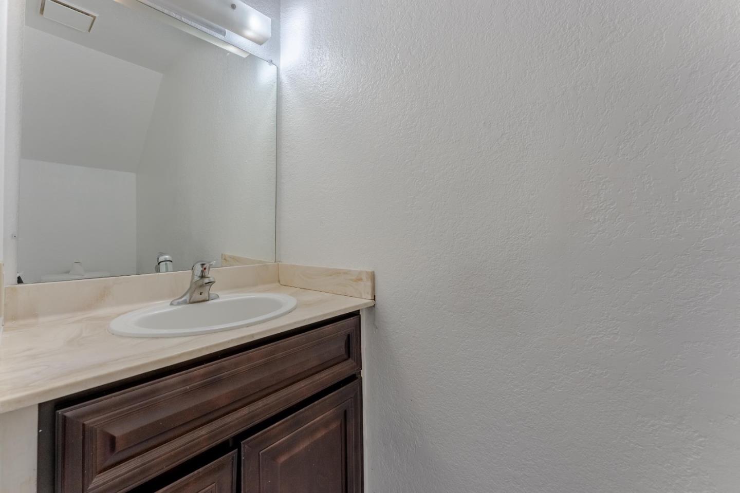 Detail Gallery Image 8 of 27 For 1427 Mcquesten Dr #B,  San Jose,  CA 95122 - 3 Beds | 1/1 Baths