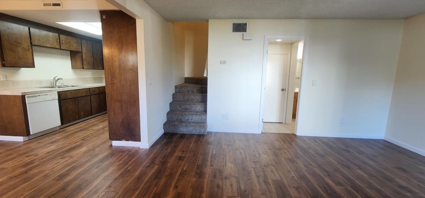 Detail Gallery Image 10 of 24 For 1807 Cherokee Dr #3,  Salinas,  CA 93906 - 3 Beds | 1/1 Baths