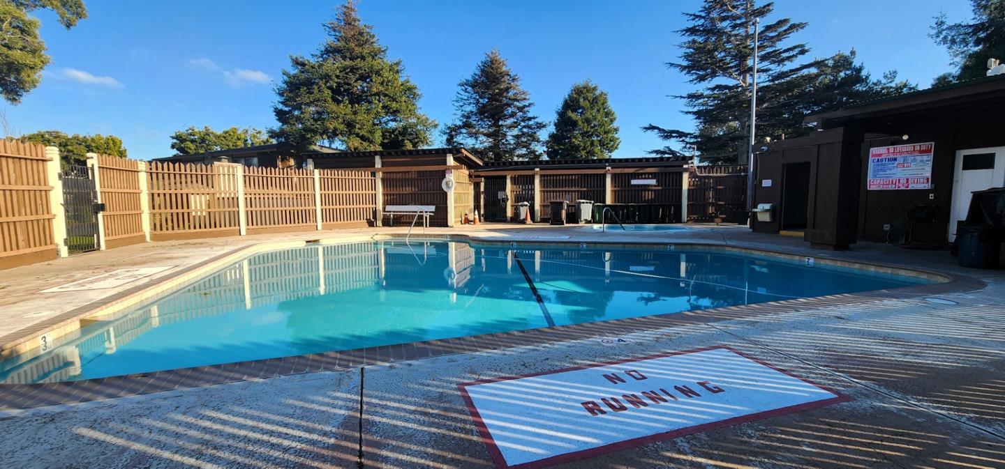 Detail Gallery Image 8 of 24 For 1807 Cherokee Dr #3,  Salinas,  CA 93906 - 3 Beds | 1/1 Baths