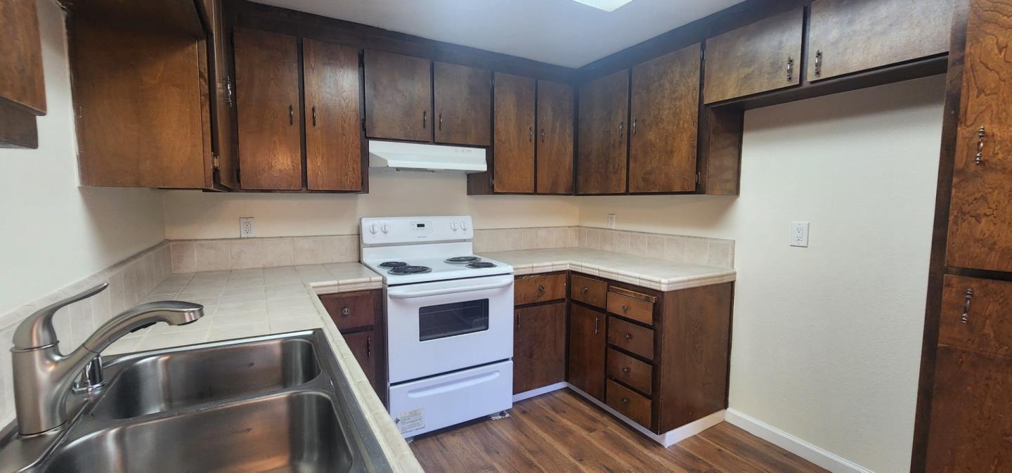 Detail Gallery Image 9 of 24 For 1807 Cherokee Dr #3,  Salinas,  CA 93906 - 3 Beds | 1/1 Baths