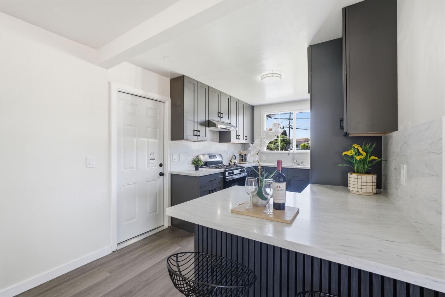 Detail Gallery Image 14 of 31 For 104 Lotus Way, East Palo Alto,  CA 94303 - 3 Beds | 2 Baths