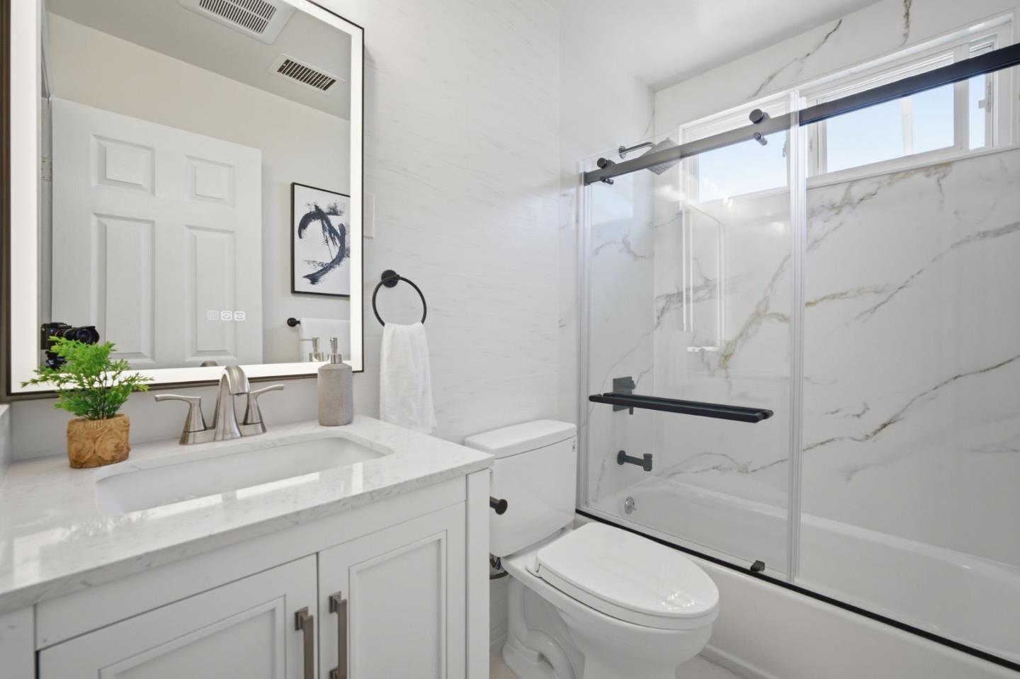 Detail Gallery Image 17 of 31 For 104 Lotus Way, East Palo Alto,  CA 94303 - 3 Beds | 2 Baths